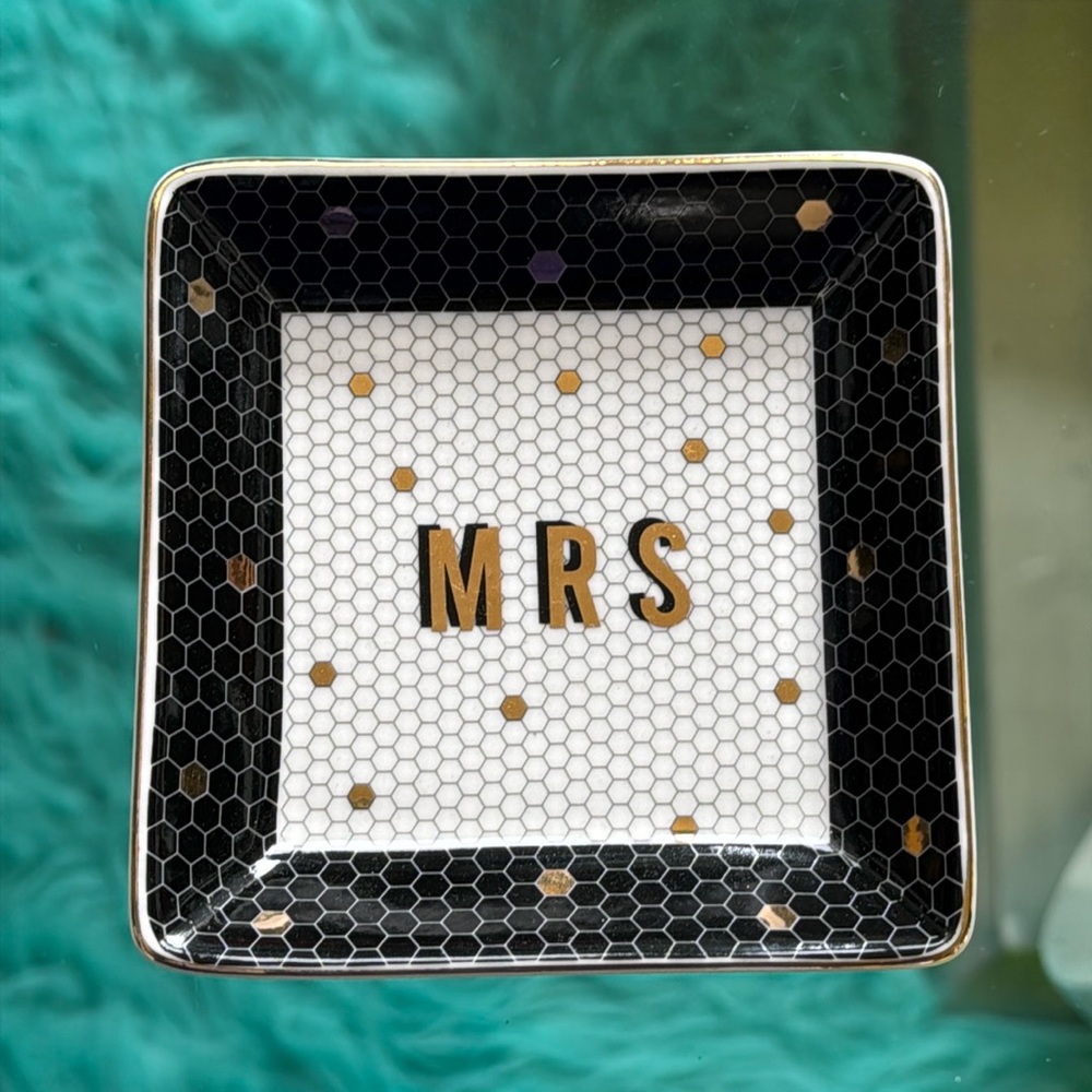 MRS. Wedding Engagement Ring Jewelry Dish Tray Black Gold White NEW